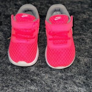 Nike Tanjun Kids Hot Pink and Gray Sneakers size 6